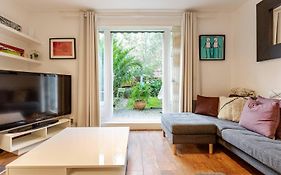 Charming 2-Bed Garden Flat