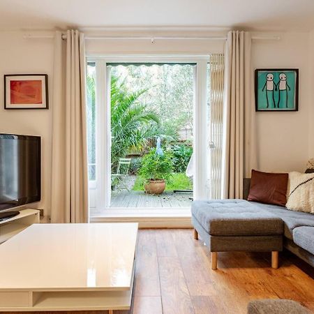 Appartamento Charming 2-Bed Garden Flat Londra Esterno foto