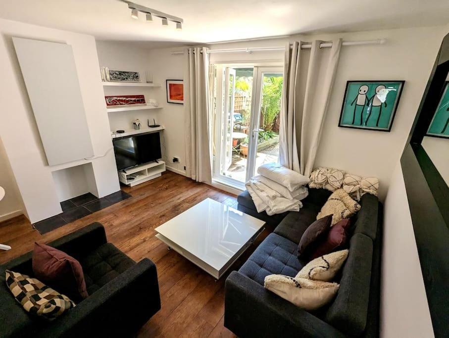 Appartamento Charming 2-Bed Garden Flat Londra Esterno foto