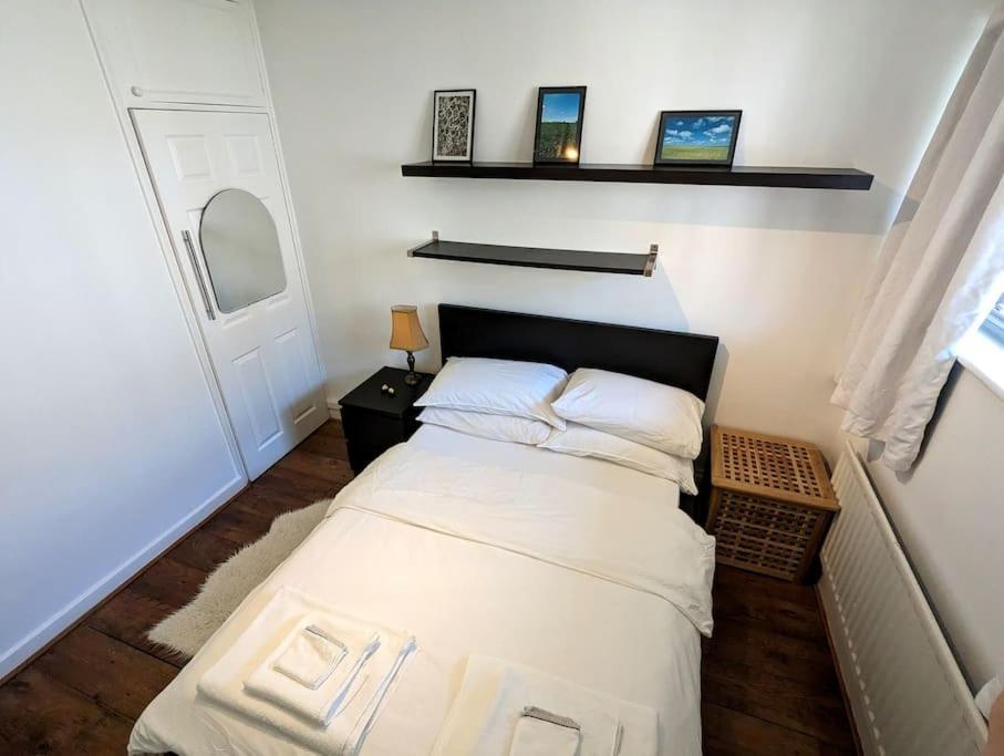 Appartamento Charming 2-Bed Garden Flat Londra Esterno foto