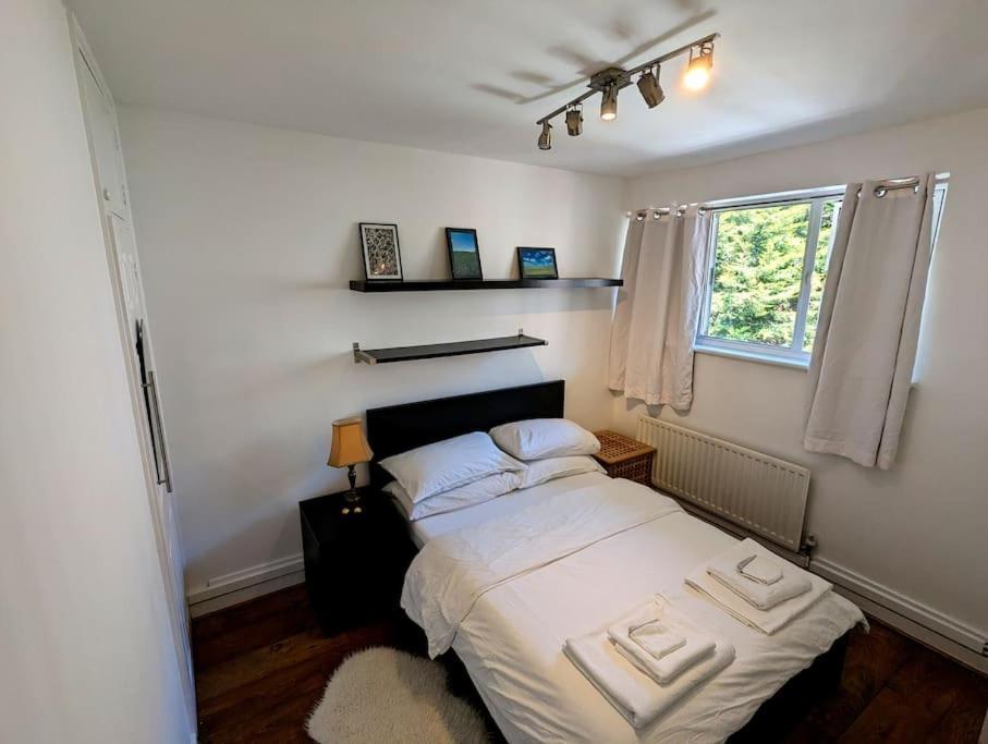 Appartamento Charming 2-Bed Garden Flat Londra Esterno foto