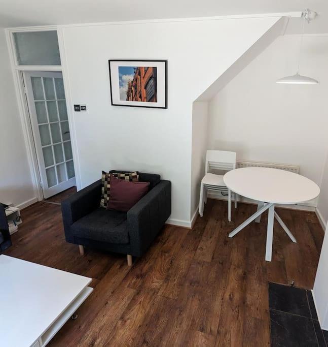 Appartamento Charming 2-Bed Garden Flat Londra Esterno foto