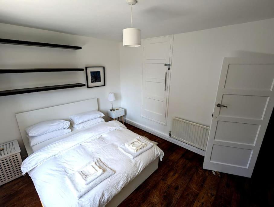 Appartamento Charming 2-Bed Garden Flat Londra Esterno foto