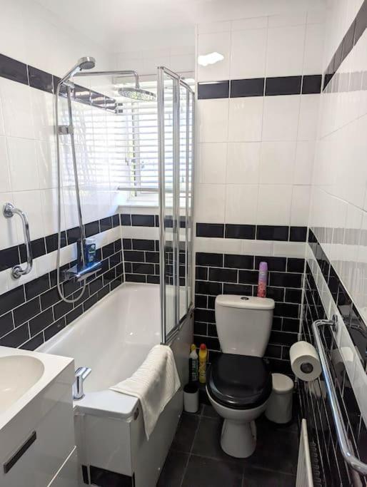 Appartamento Charming 2-Bed Garden Flat Londra Esterno foto