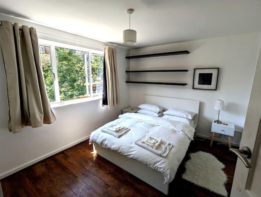 Appartamento Charming 2-Bed Garden Flat Londra Esterno foto