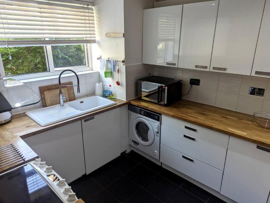 Appartamento Charming 2-Bed Garden Flat Londra Esterno foto
