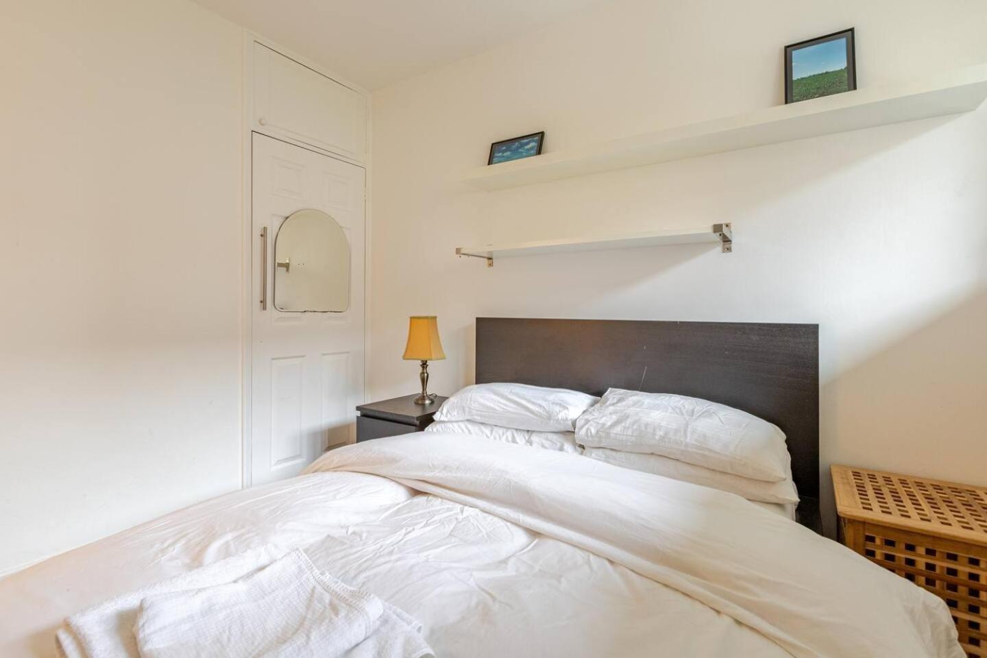 Appartamento Charming 2-Bed Garden Flat Londra Esterno foto