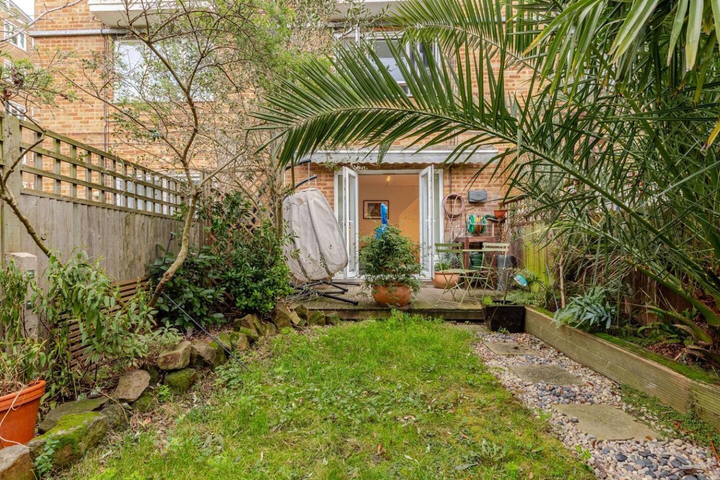 Appartamento Charming 2-Bed Garden Flat Londra Esterno foto