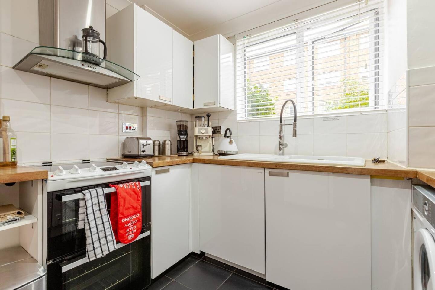 Appartamento Charming 2-Bed Garden Flat Londra Esterno foto