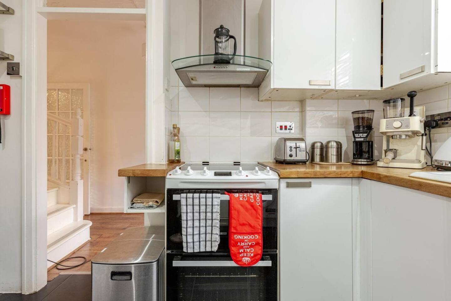 Appartamento Charming 2-Bed Garden Flat Londra Esterno foto