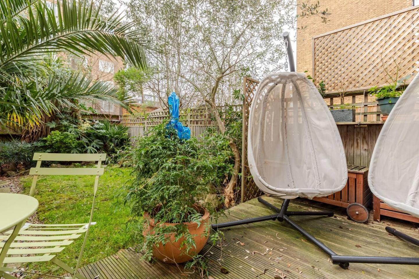 Appartamento Charming 2-Bed Garden Flat Londra Esterno foto
